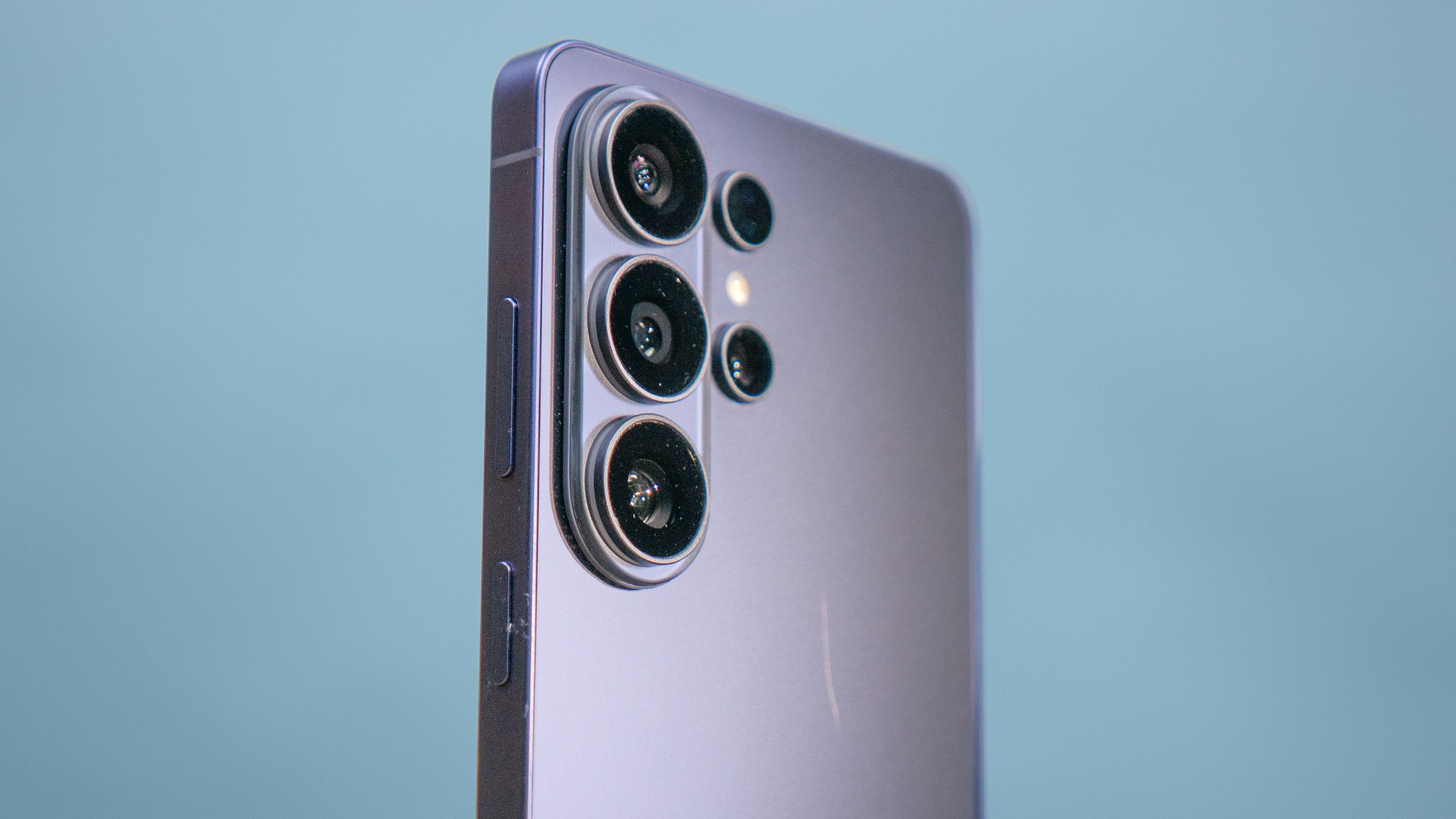 Galaxy S27 leaks point to a radical rethink: massive batteries, a camera bar and even liquid cooling
