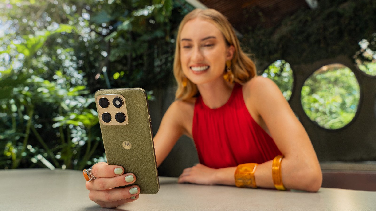 Motorola’s Edge (2026) Shrinks the Screen, Keeps the Triple Camera