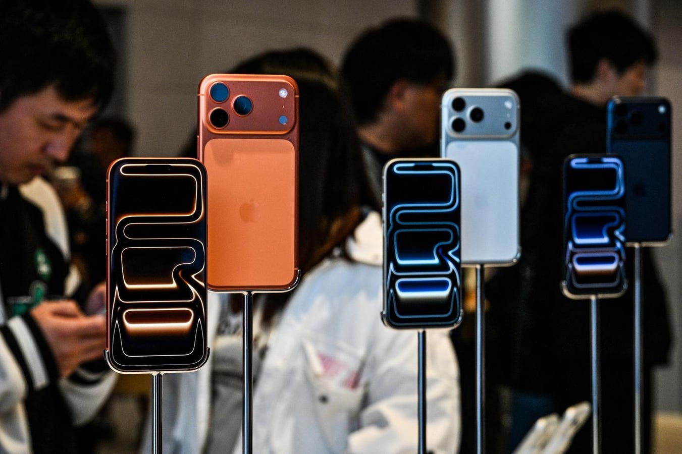iPhone 18 Pro Could Get a Smarter Display — and a More Expensive Life Inside Your Pocket