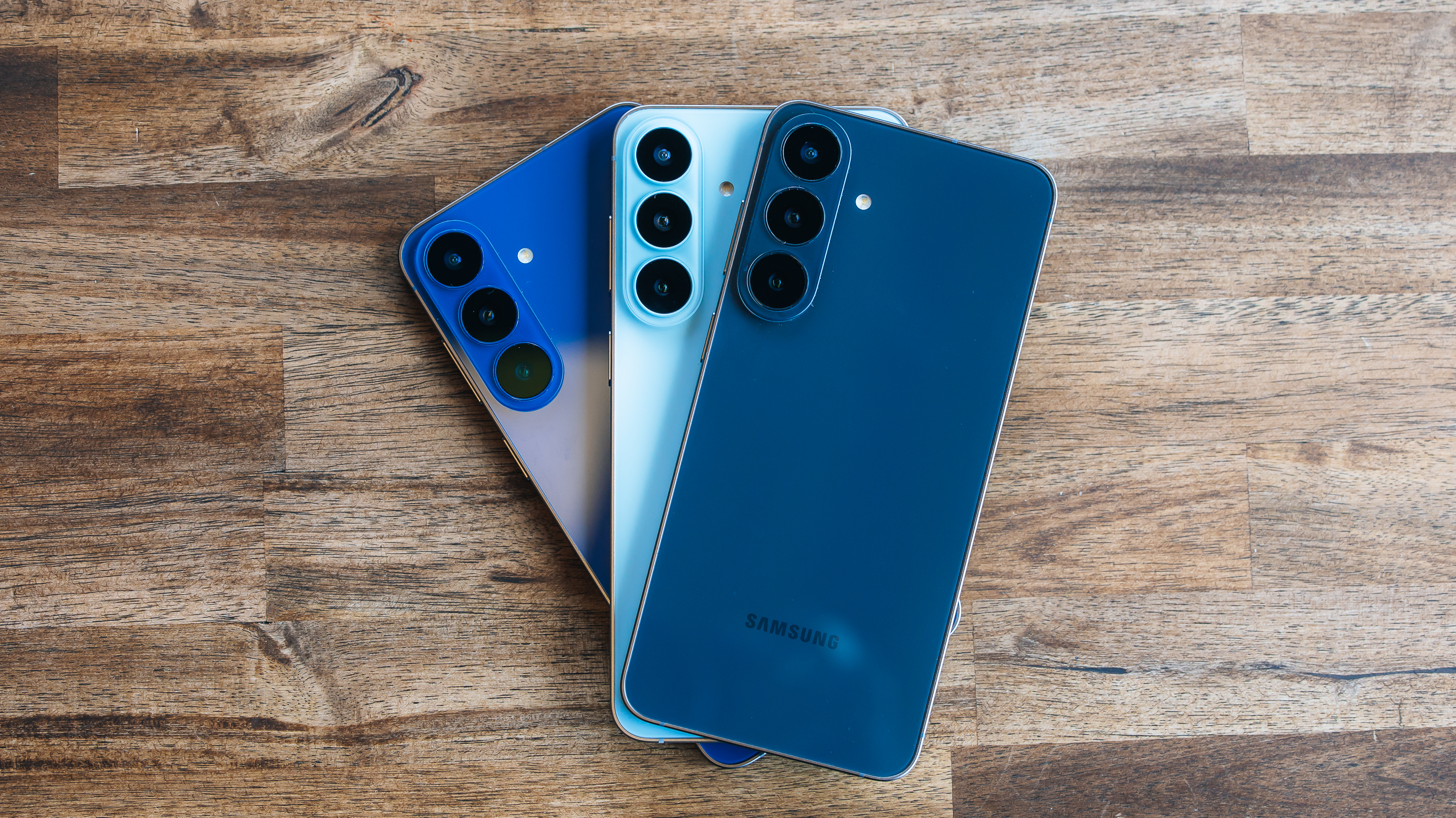 Samsung’s Galaxy S26 FE packs flagship AI into a pricier familiar shell