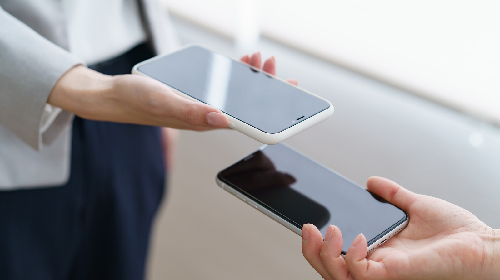 iOS 27’s iPhone Handoff Could Make Two iPhones Feel Like One