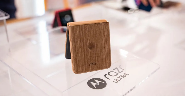 Motorola Razr 70 Ultra leak paints a mild refresh — bigger battery, familiar chip