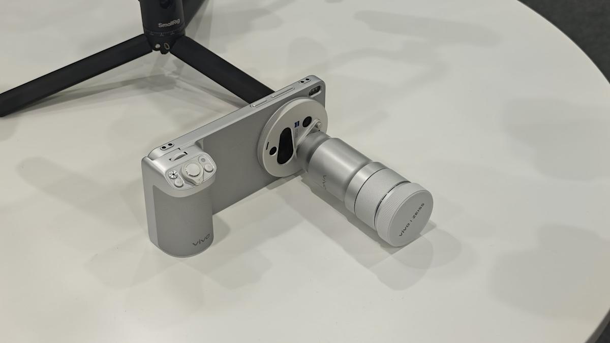 Vivo’s X300 Ultra goes global — a pocket cinema with real telephoto ambition