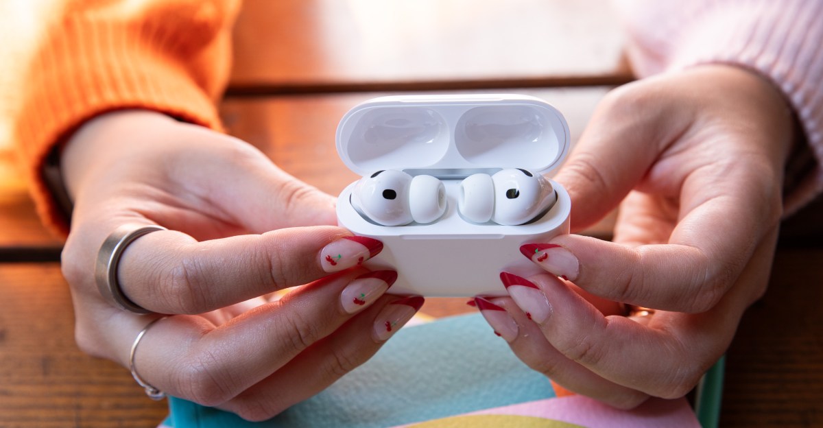 AirPods with cameras move into late testing as Siri gets 'eyes'