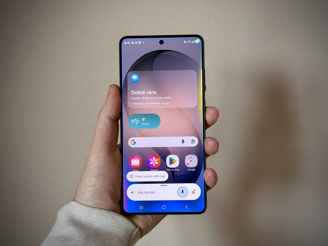 Gemini’s overlay gets less in-your-face: minimize button, Material You colors and tidy account switching