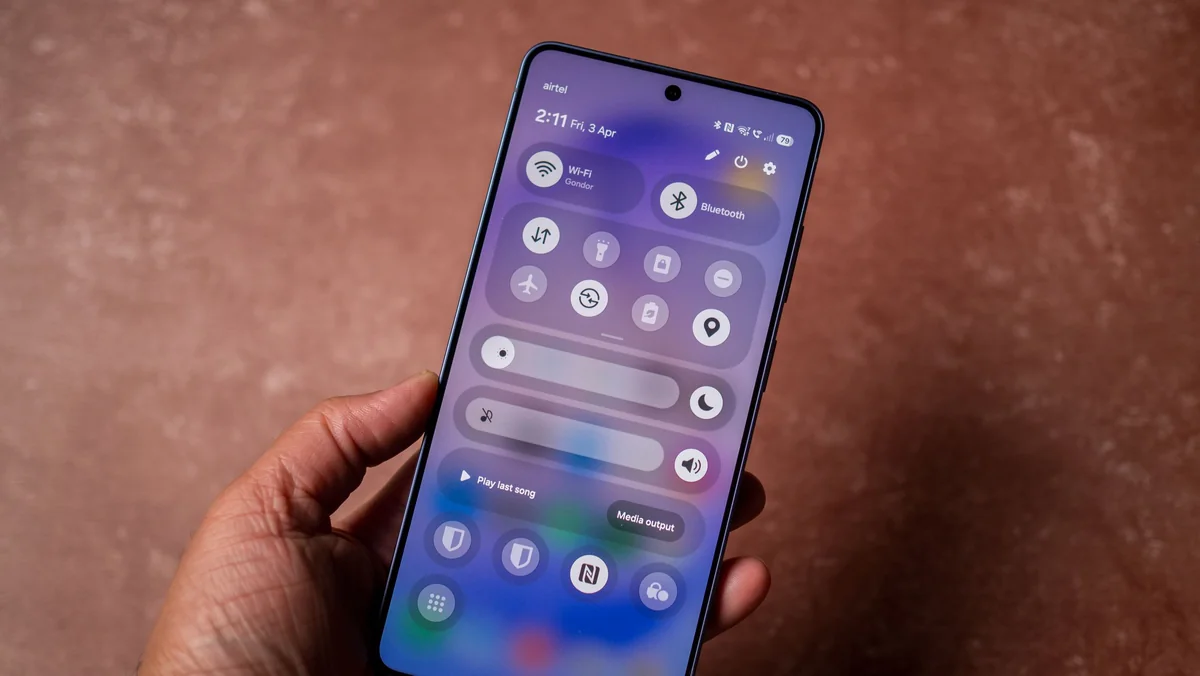 Galaxy phones finally show real‑time network speeds — but there’s a catch